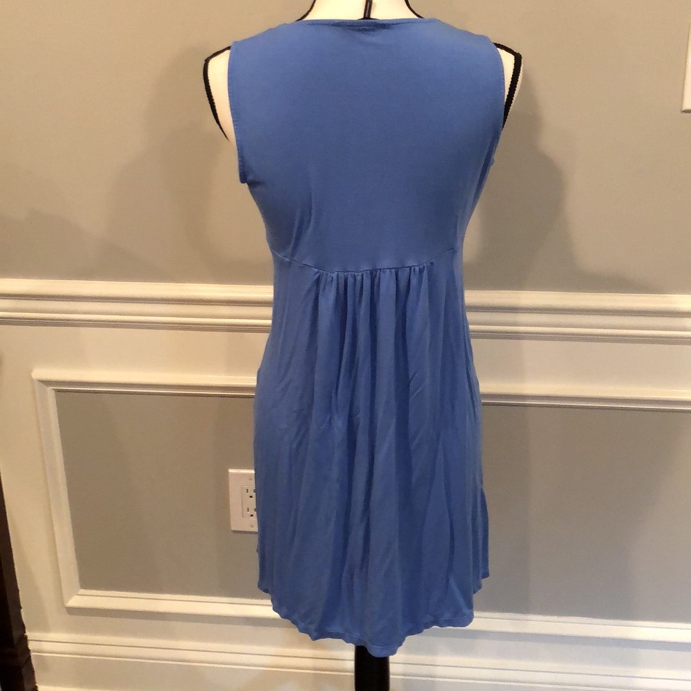 V neck sleeveless dress - Picture 3 of 3